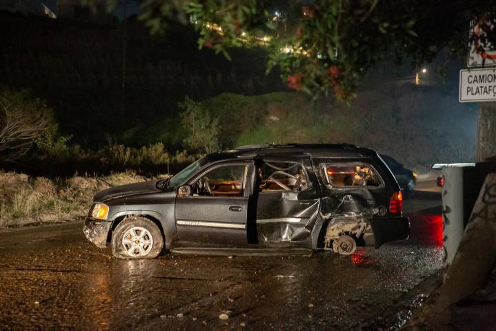 Abandonan vehículo chocado en blvd. Fundadores