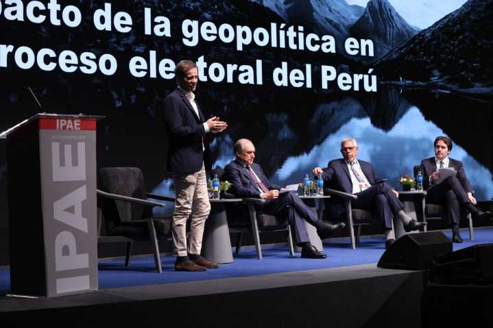 Empresariado debe liderar la reconstrucción democrática frente a la inestabilidad regional, coinciden panelistas en CADE Ejecutivos 2025