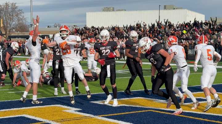 Kingsley football pitches shutout against Kent City to return to D6 title game