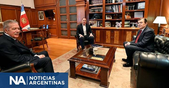 Santilli visita Misiones y trabaja para cerrar la agenda con los 20 gobernadores