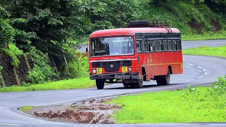 नागपुरात एसटी बसला आग; प्रवाशांचा थरकाप, जीव वाचवण्यासाठी खिडक्यांतून उड्या!