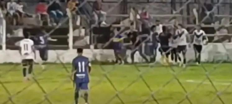 Confusión total en el Regional: Dos expulsados, pero solo uno salió de la cancha