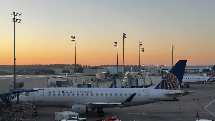 Más de 800 vuelos cancelados en EEUU en una histórica reducción del tráfico aéreo por el cierre de Gobierno