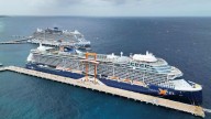 Mara Lezama da la bienvenida al crucero Celebrity Cruises Xcel en Cozumel, primer puerto que la embarcación toca en el mundo