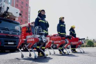 En China están desplegando bomberos de metal. Quizá sean más útiles que los robocamareros