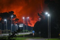 Explosiones en cadena causan masivo incendio en un polo industrial de Argentina, cerca del aeropuerto