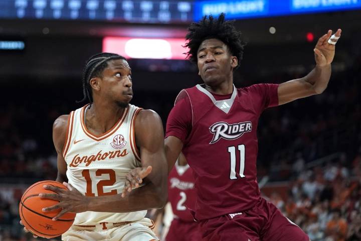 Deadspin | Three Longhorns top 20 points as Texas cruises past Rider