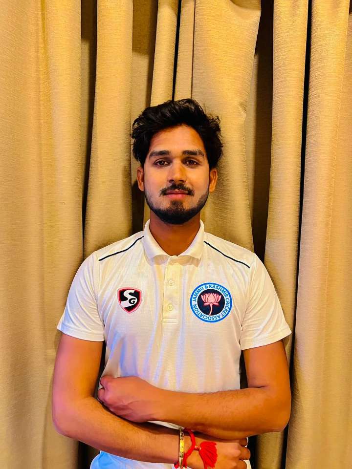 Vishal dazzles again with 5-wicket haul as J&K ends Day 3 at 65/3, chasing Gujarat’s imposing 320