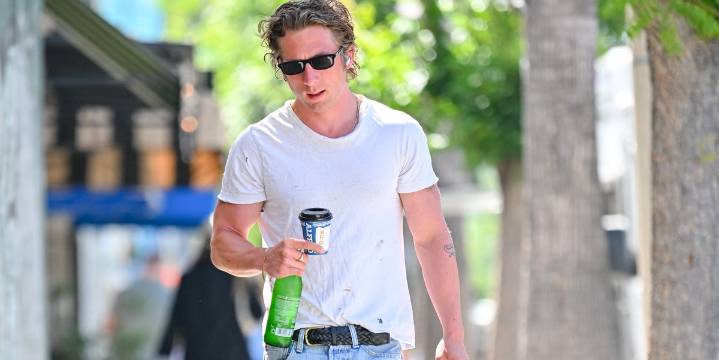 Why The White T-Shirt Is Actually the Worst Shirt