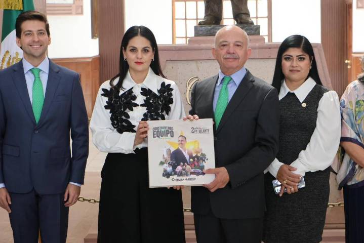 Entrega secretario de Gobierno Segundo Informe de Manolo Jiménez al Congreso