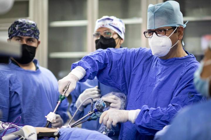 Atiende Hospital La Raza malformaciones uterinas con tecnología avanzada