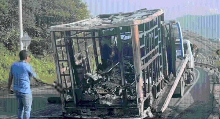 Falla mecánica habría causado incendio de ambulancia en Santa Marta Solo dejó pérdidas materiales.