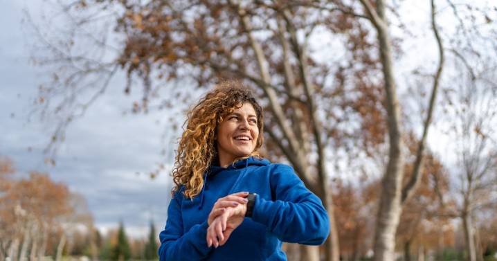 The “6-6-6 Walking” Trend Is The Routine You’ll Actually Keep