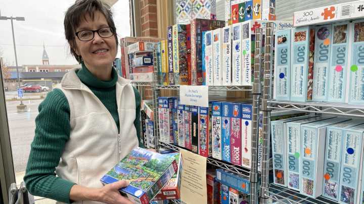 Here are jigsaw puzzle exchanges, sales, events in Monroe County