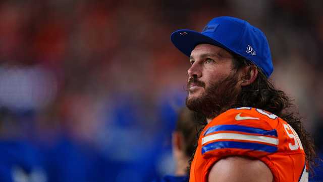 Broncos' Alex Singleton had surgery for testicular cancer a day after playing a primetime game