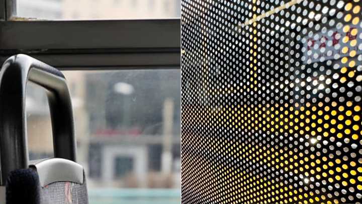 La pieza que todos ignoran en las ventanas del bus y que es clave para su seguridad