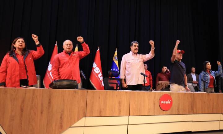 Mandatario nacional resalta labor del PSUV ante amenazas externas
