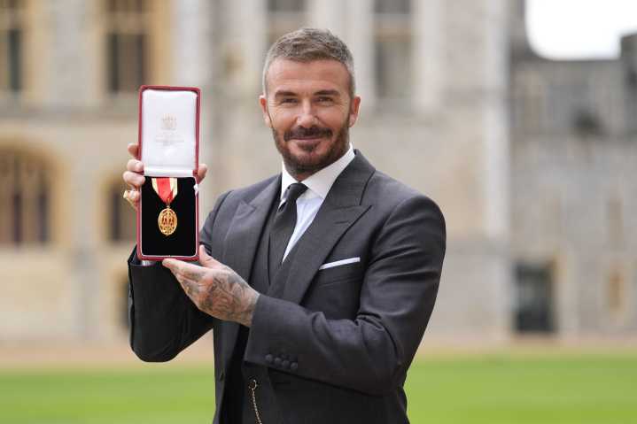 David Beckham es nombrado caballero por el rey Carlos III en una ceremonia en el Castillo de Windsor -