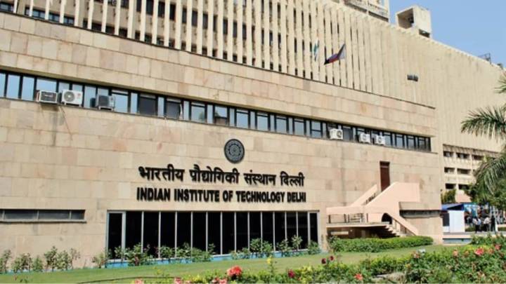 Delhi Professor Rewards Non-IIT Intern With Rs 20,000 Stipend, But Internet Thinks It Is Not Enough: ‘Sharam Karlo’