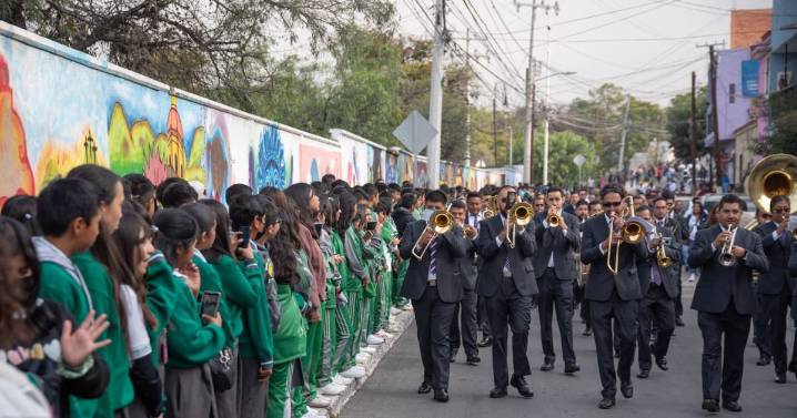 Realizan desfile en El Marqués por la Revolución