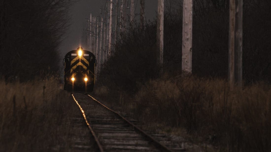 Un pequeño pueblo alemán despierta cada madrugada con el sonido de un tren… que no existe.