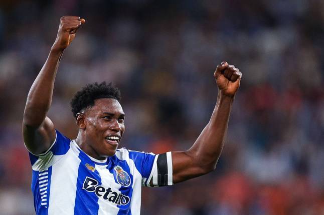 Chelsea and Spurs learn asking price for Porto striker Samu Aghehowa
