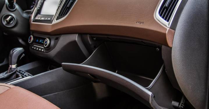 Aviso urgente de la Guardia Civil: si no tienes estos objetos en la guantera te puede caer una multa de 3.000 euros