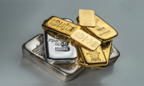 Gold and silver prices rise on global slowdown concerns