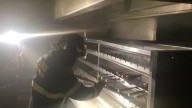 Cocina de restaurante se incendia en plaza comercial de Miramontes, CDMX: evacúan a 40 personas