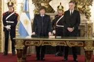Milei le tomó juramento a Manuel Adorni como Jefe de Gabinete