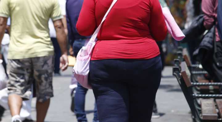 EE. UU. podría negar visas por obesidad y dependientes: alarma entre miles de solicitantes