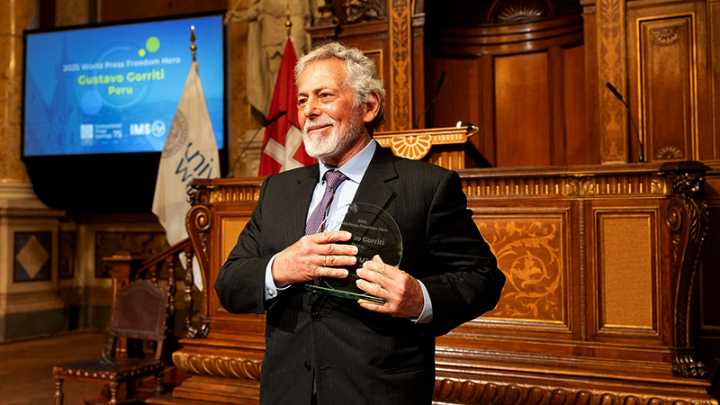 Gustavo Gorriti recibe en Viena Premio Héroe Mundial de la Libertad de Prensa (VIDEO)