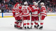 Red Wings vencen a Sharks en el shootout