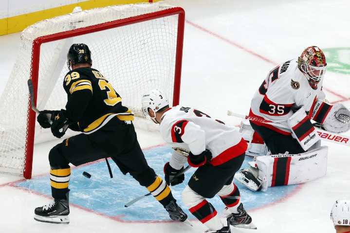 Bruins pull out dramatic OT win to stretch win streak to five