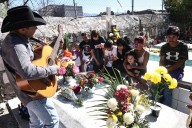 Farafara, cheve y recuerdos: la vida se asoma entre las tumbas de Saltillo