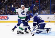 Canucks score 5 3rd-period goals to beat Lightning 6