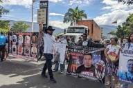 Familiares de colombianos detenidos trancan puente binacional y exigen libertad