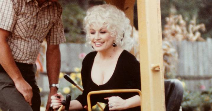 See Young Dolly Parton Photos from Her New Book ‘Star of the Show’: EXCLUSIVE
