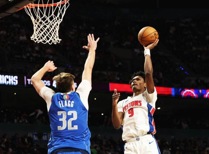 Pistons edge Mavericks amid Day of the Dead color and Mexico City roar
