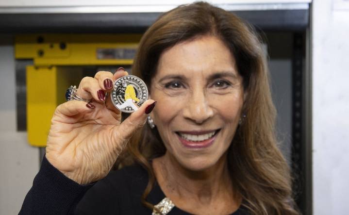 Casa Real de la Moneda británica emite moneda conmemorativa de Freddie Mercury