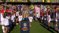 Momento insólito en Argentina: plantel de Estudiantes realiza el 'pasillo' de espaldas a Rosario Central