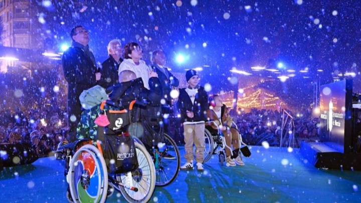 GALERÍA | Las imágenes del encendido del Gran Árbol de Navidad en Murcia