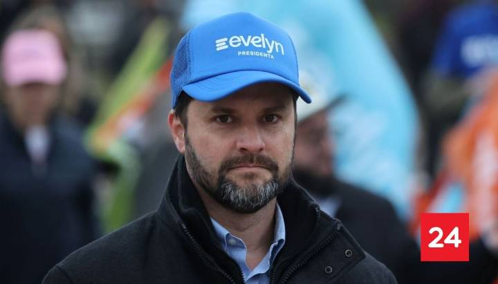 "Tiene que estar en la cárcel": comando de Evelyn Matthei descarta categóricamente indulto a Krassnoff