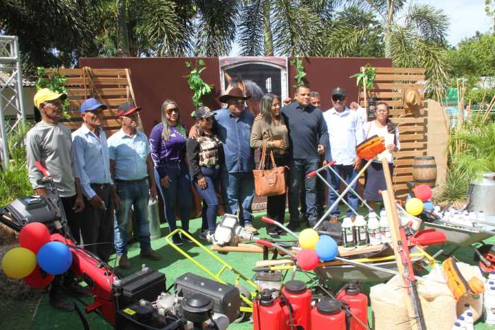 Productores de Falcón reciben 80 kits de siembra