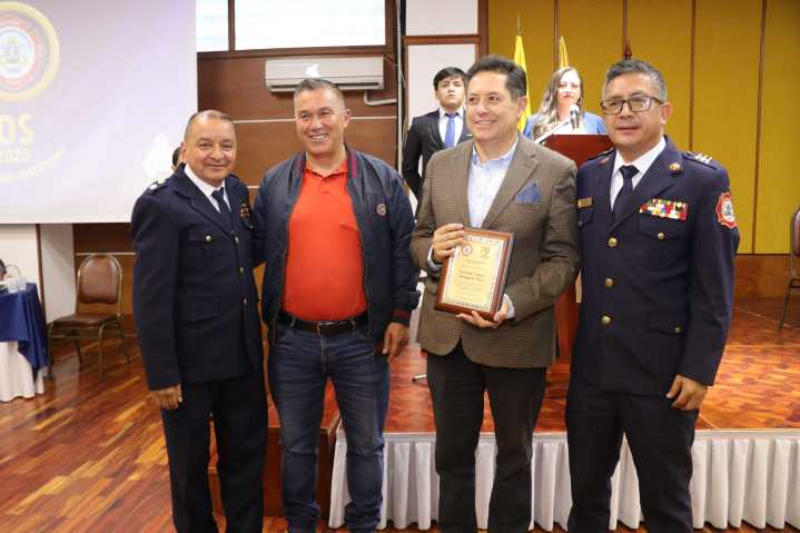 Concejal Andrés Acosta rindió homenaje a los Bomberos de Pasto en su aniversario 70