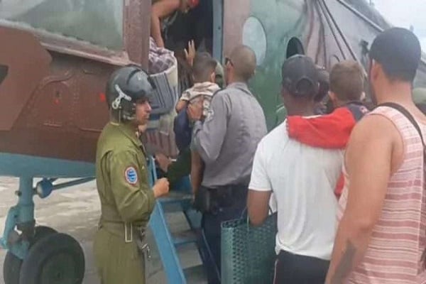 Rescatan a miles de damnificados por huracán Melissa en Cuba