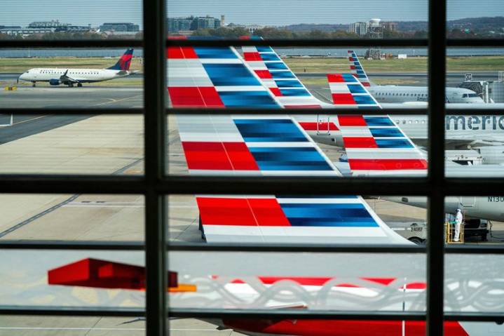 US hit with second day of flight cuts as shutdown drags on
