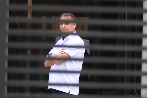 Brasil: Arrestan a Bolsonaro por presunto plan para escapar y evitar condena de 27 años en prisión