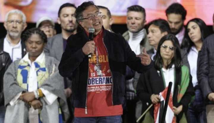 Bombardeos a disidencias de exFARC dejan siete menores muertos, dicen autoridades colombianas