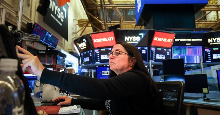 El S&P 500 retrocede tras datos débiles de empleo, ventas en IA y antes del voto en Tesla